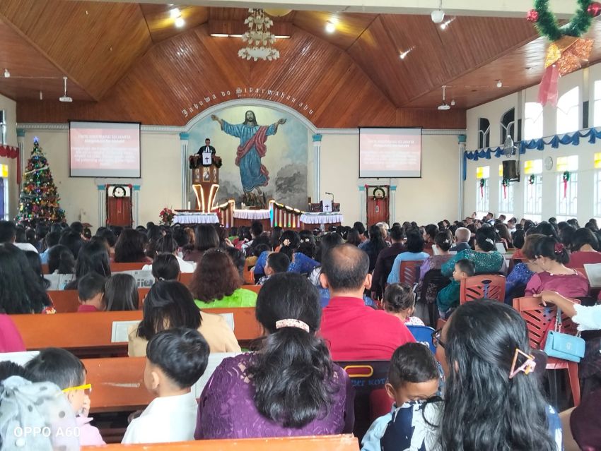 Ibadah Natal di Gereja HKI Resort Khusus Tarutung Kota Berlangsung Khidmat dan Penuh Sukacita