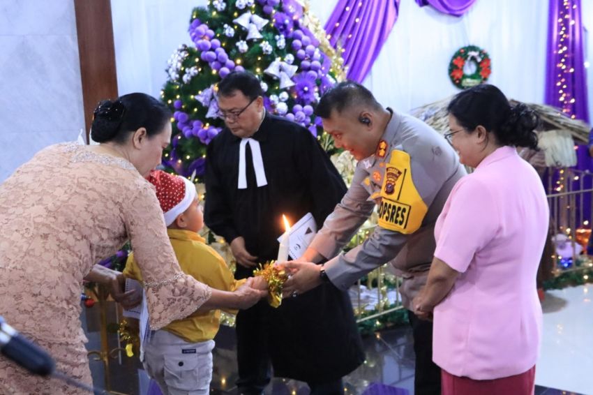 Kapolres Labuhanbatu Hadiri Perayaan Natal TK-SD-SMP-SMA Kemala Bhayangkari