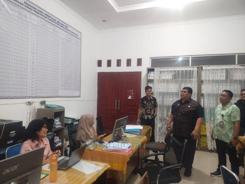 Sekda Simalungun Ingatkan ASN Tata Lingkungan Kantor dengan Baik