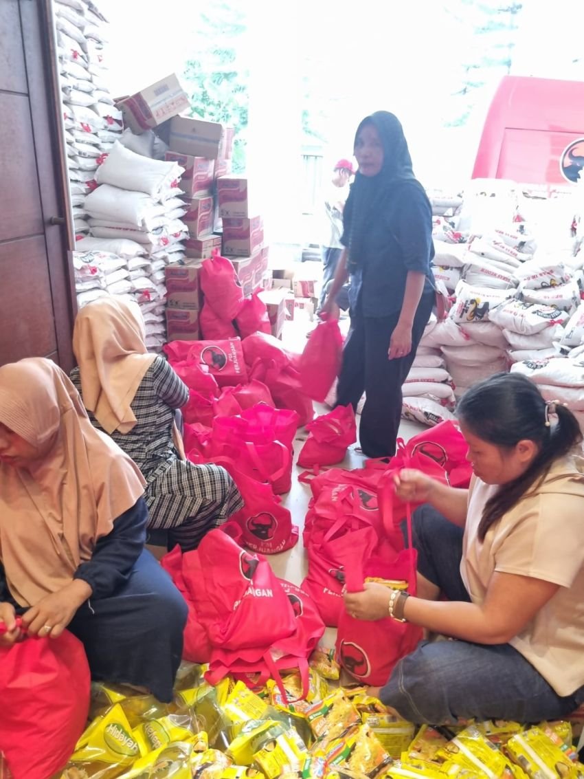 19 Jam Tempuh Medan Ekstrem, PDIP Sumut Salurkan 16 Ton Bantuan ke Tapteng-Sibolga