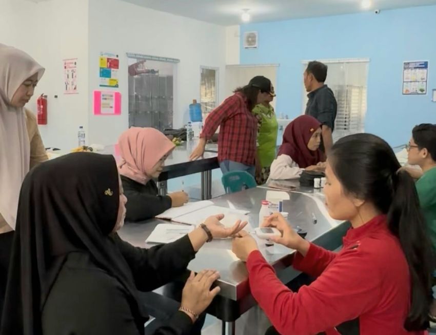 SPPG Seibuluh Seibambam Cek Kesehatan Staf dan Relawan