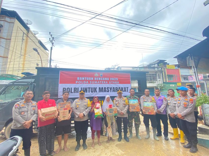 Kapolres Sibolga Salurkan Bantuan Kapolri Kepada Warga Korban Bencana Alam