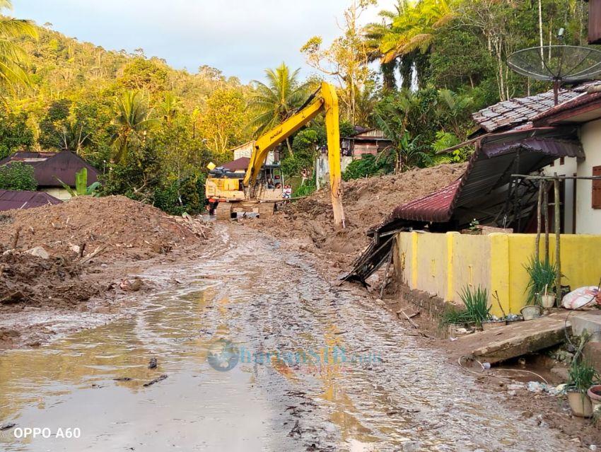 Setelah Dilanda Longsor, Jalan Tarutung&ndash;Adiankoting Kini Bisa Dilalui Hingga Parsikkaman