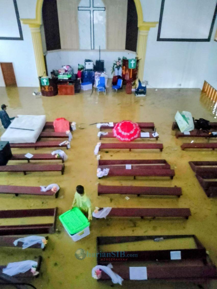 Lebih dari 11.000 Jiwa Terdampak Banjir dan Longsor di 7 Distrik HKBP