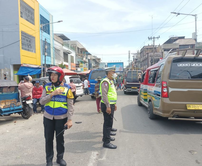 Pasar Horas Padat Jelang Nataru, Satlantas Pematangsiantar Turun Tertibkan Lalu Lintas