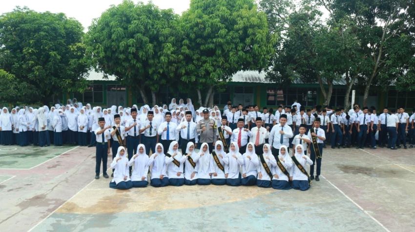 Bhabinkamtibmas Kelurahan Kartini Ajak Pelajar Tingkatkan Disiplin, Jaga Diri dan Lingkungan