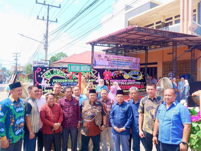Tokoh Pemekaran H Rustam Nasution Ditabalkan Jadi Nama Jalan
