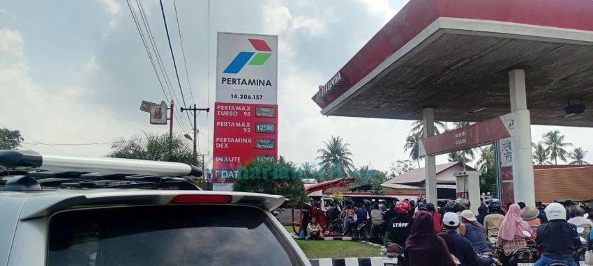 Kelangkaan BBM Melanda Sergai, Antrean Panjang Mengular di Sejumlah SPBU