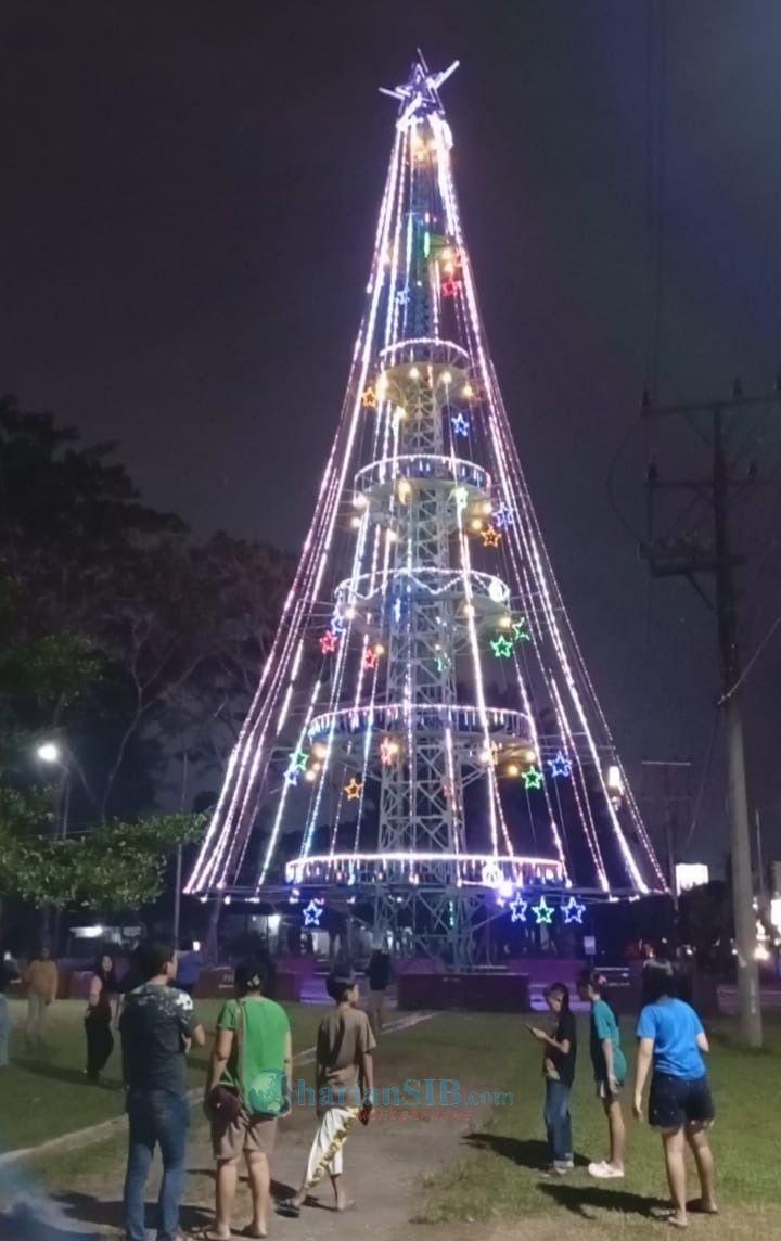 Jadi Ikon Wisata, Gemerlap Pohon Terang Tertinggi di Asia Tenggara Hiasi Pematangsiantar