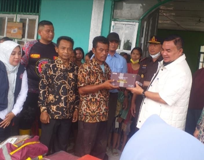 Bupati Aceh Tenggara Salurkan Bantuan untuk Korban Banjir Bandang di Muara Situlen