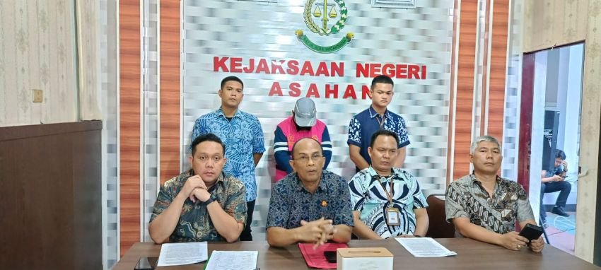 Kejari Asahan Tahan Dua Pegawai Bank dalam Kasus Korupsi KUR Rp2,4 Miliar