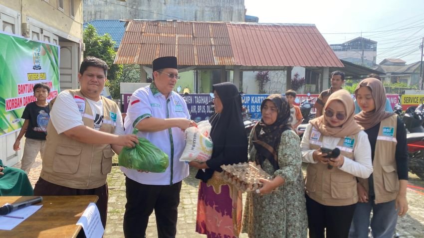 Yatibersa Salurkan Bantuan Sembako Kepada Warga Korban Banjir di Deliserdang dan Medan