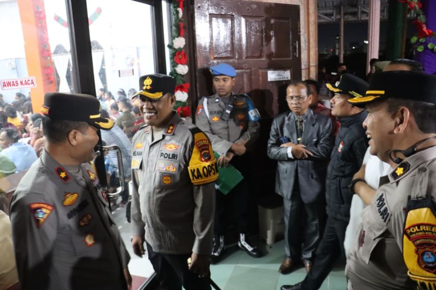 Wali Kota dan Kapolres Pantau Ibadah Malam Natal di Tanjungbalai