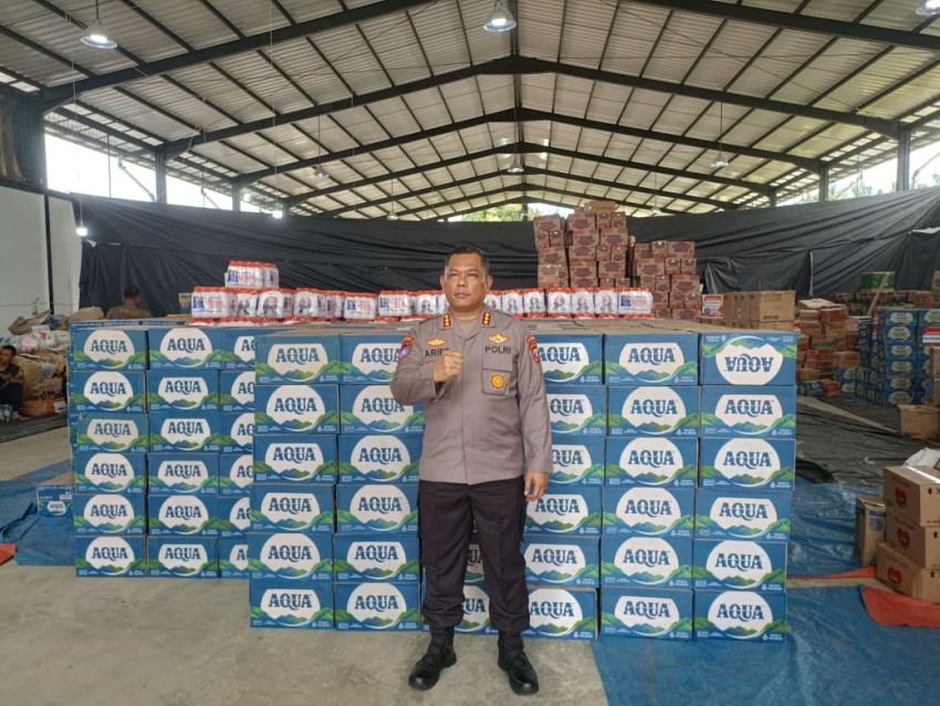 Polda Bangka Belitung Salurkan 550 Kotak Air Mineral untuk Korban Banjir Sumut