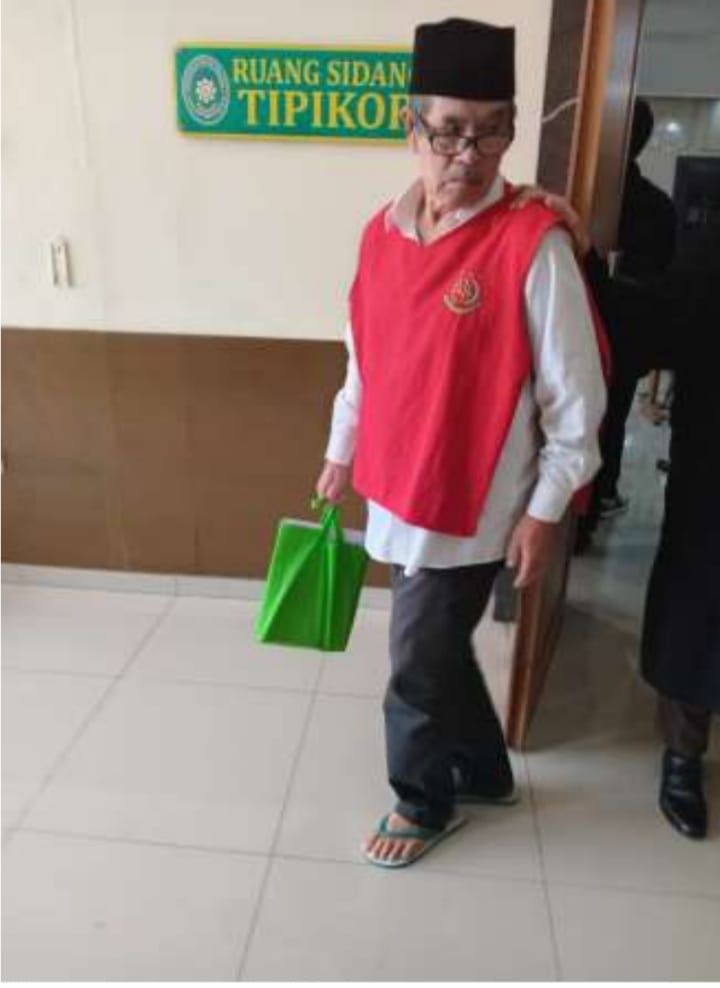 Tipu Korban Pakai Name Tag Kemendikbud, Pensiunan Disnakertrans Dibui 2 Tahun 3 Bulan