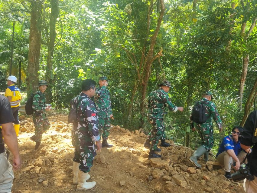 Longsor Lumpuhkan Jalan Nasional Sibolga&ndash;Tarutung, Akses via Batu Lubang Masih Terputus