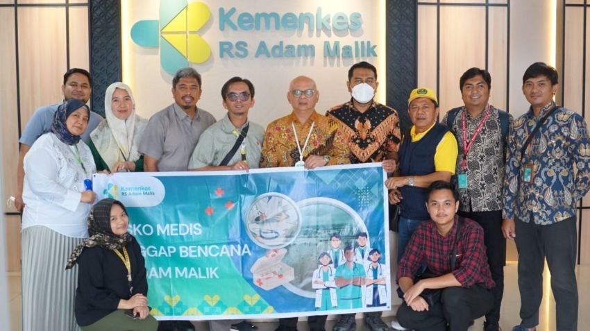 RS Adam Malik Kerahkan Tim Medis ke Sumut dan Aceh untuk Bantu Korban Banjir-Longsor
