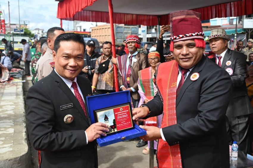 Bupati Humbahas Hadiri Pemugaran Tugu Raja Marbulang Simamora Debataraja