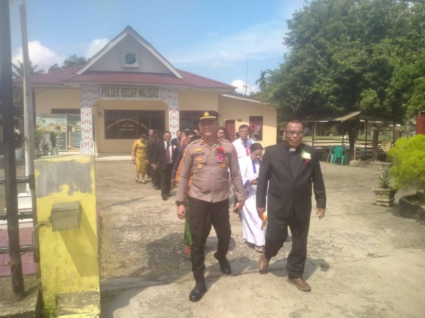 Polsek Bosar Maligas Amankan Natal Oikumene BKAG di Bosar Maligas