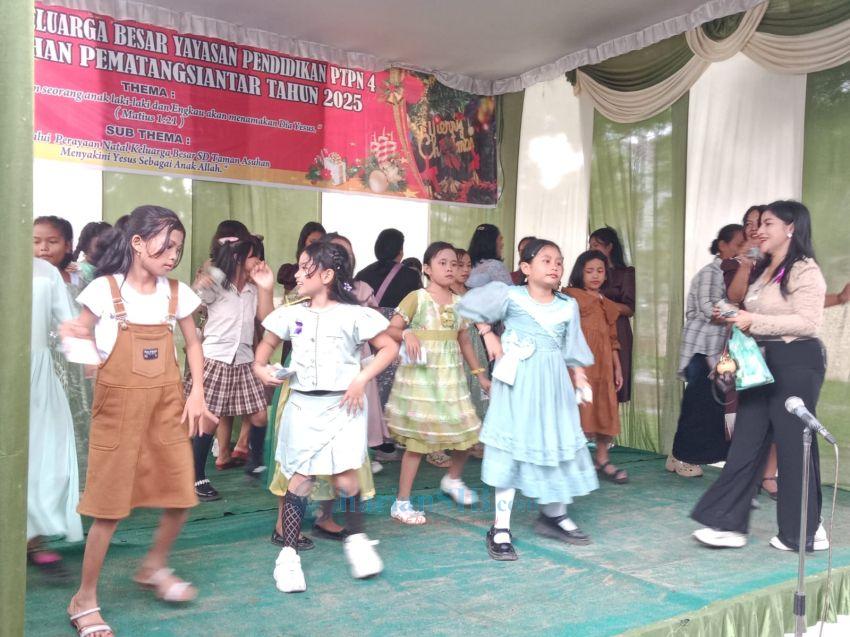 Perayaan Natal SD Swasta Taman Asuhan Pematangsiantar Berlangsung Hikmat dan Penuh Sukacita