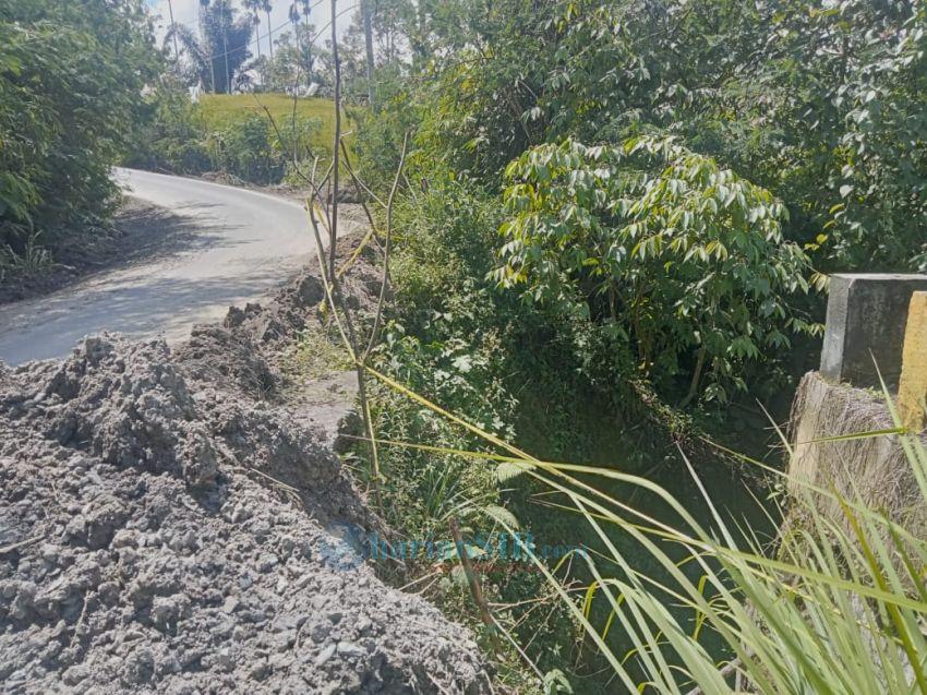 Ruas Jalan Provinsi yang Longsor di Badursa Simalungun Tak Kunjung Diperbaiki