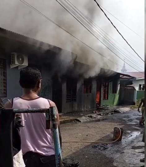 Dua Rumah Kontrakan di Medan Sunggal Ludes Terbakar, Diduga akibat Korsleting Listrik