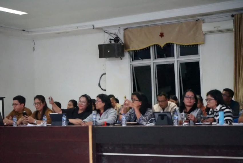 Rapat Darurat Bencana Taput Diwarnai Aksi Selfie Peserta