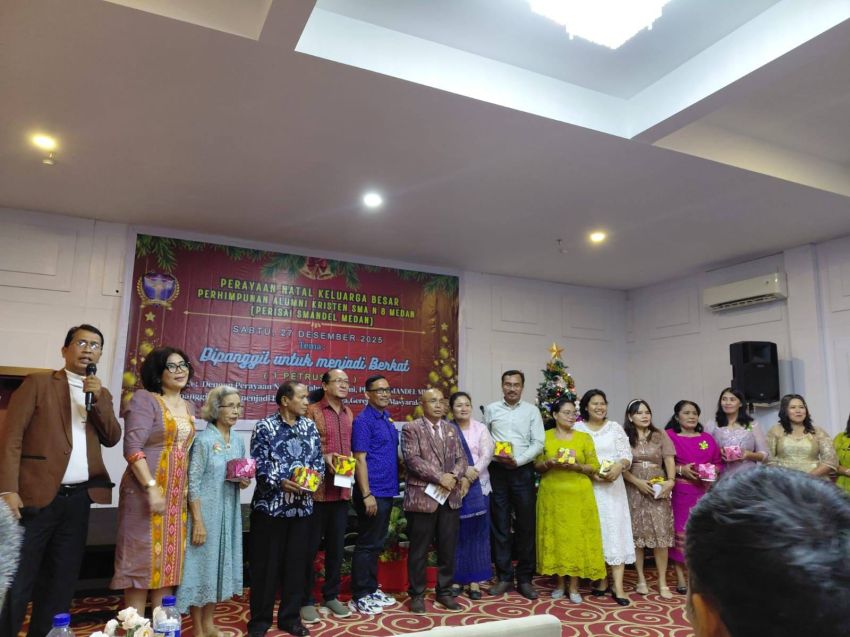 Perisal Smandel Rayakan Natal dengan Santuni Pahlawan Tanpa Tanda Jasa