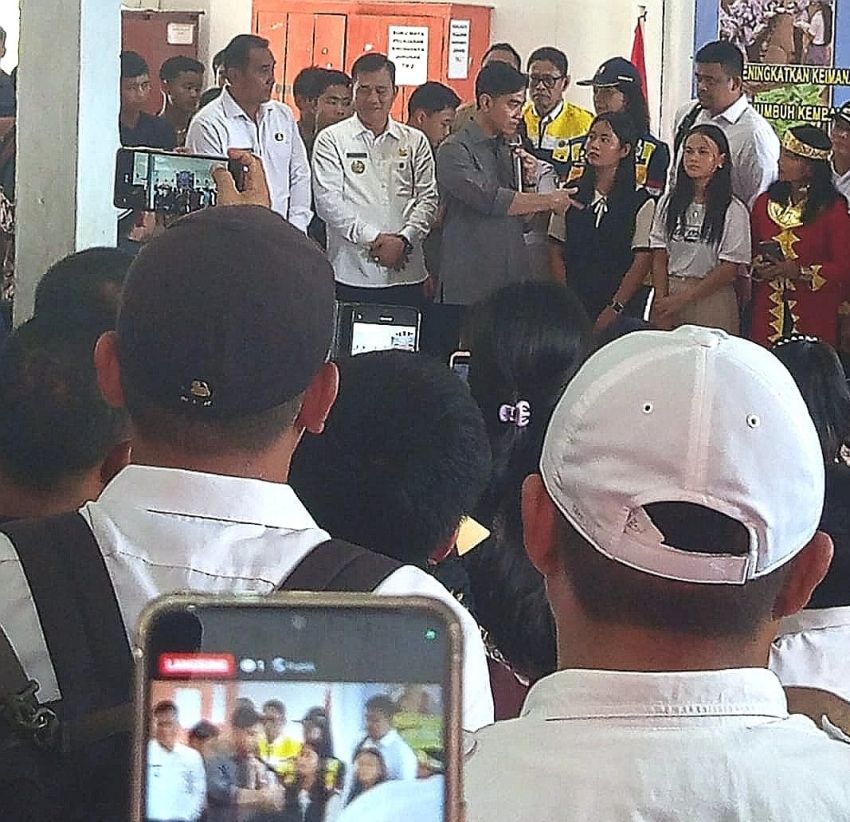 Wapres Gibran Kunjungi Nisel, Akan Bangun 16 Jembatan dan Benahi Fasilitas Lainnya