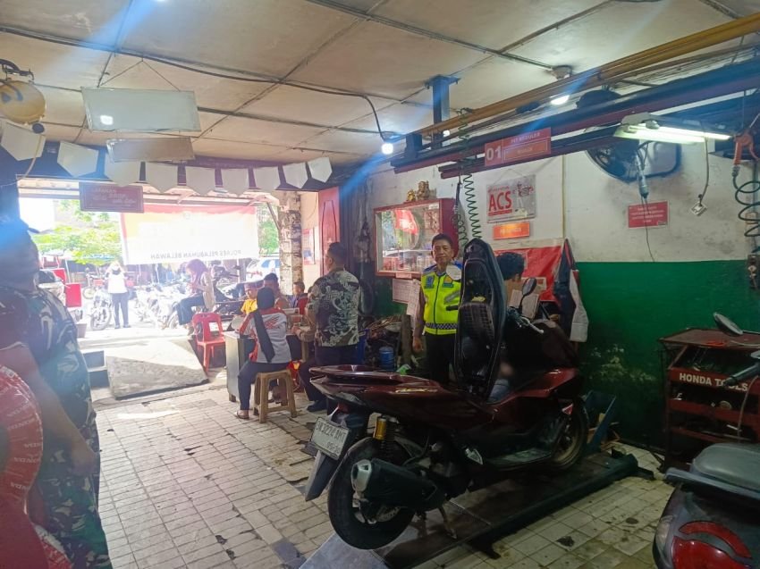 Polres Belawan Berikan Servis Motor Gratis untuk Warga Terdampak Banjir