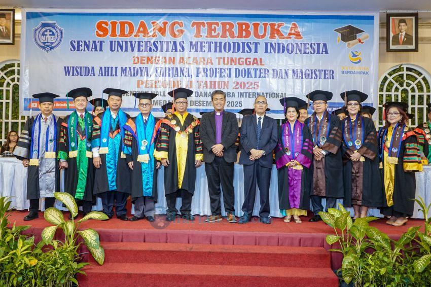 UMI Wisuda 326 Alumni, Dirangkai Penerimaan 4 Guru Besar