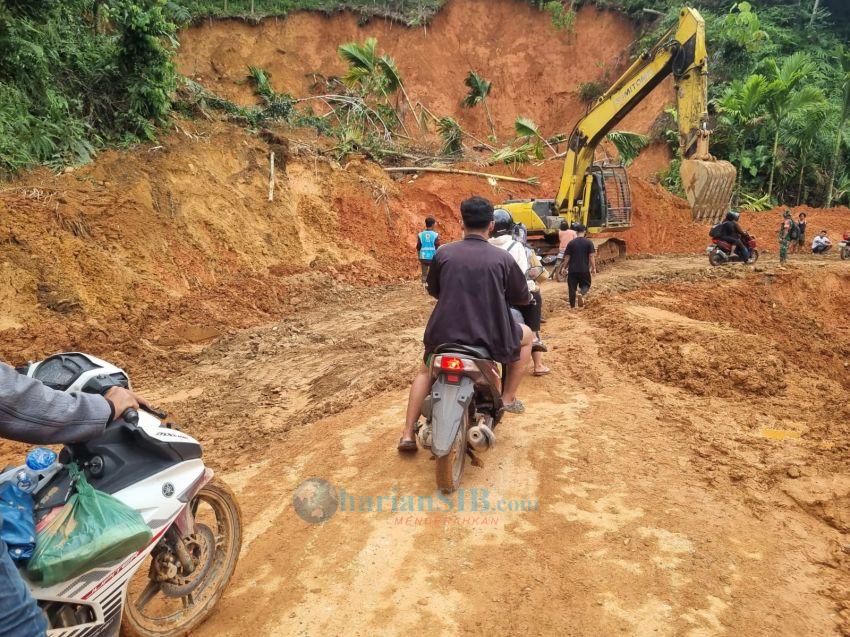 Akses Jalan Sibolga&ndash;Tarutung via Rampa Kembali Dibuka, Pengendara Diminta Waspada