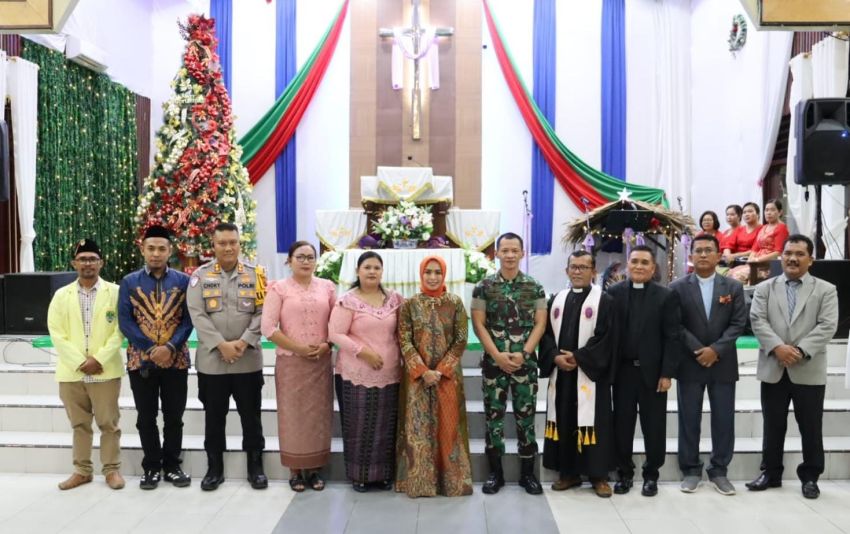 Forkopimda Kunjungi Gereja, Ibadah Natal 2025 di Labuhanbatu Aman dan Kondusif