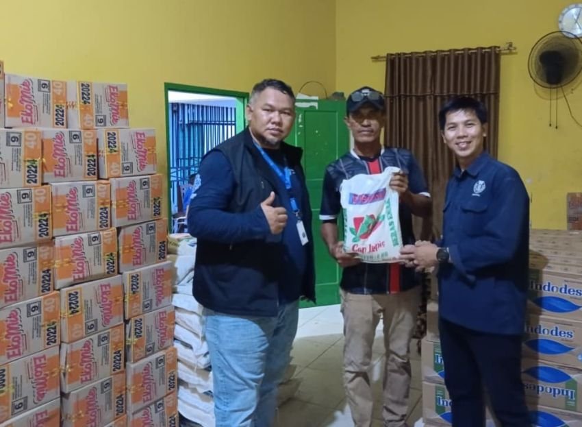 Regal Springs Indonesia Salurkan Ratusan Paket Sembako Bantuan Kemanusiaan Pasca Banjir di Sumut