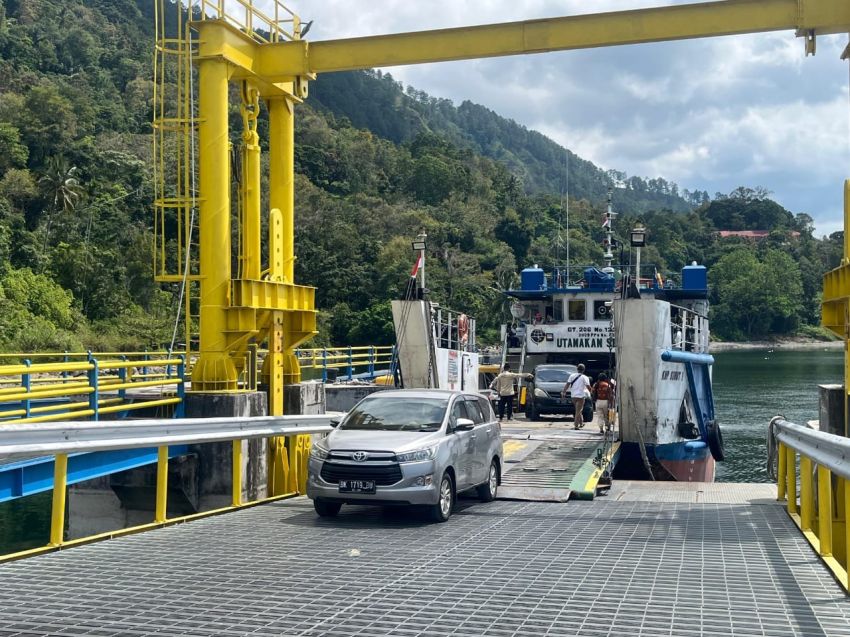 Libur Natal, Penyeberangan Kapal Ferry di Pelabuhan Tigaras-Simanindo Lancar