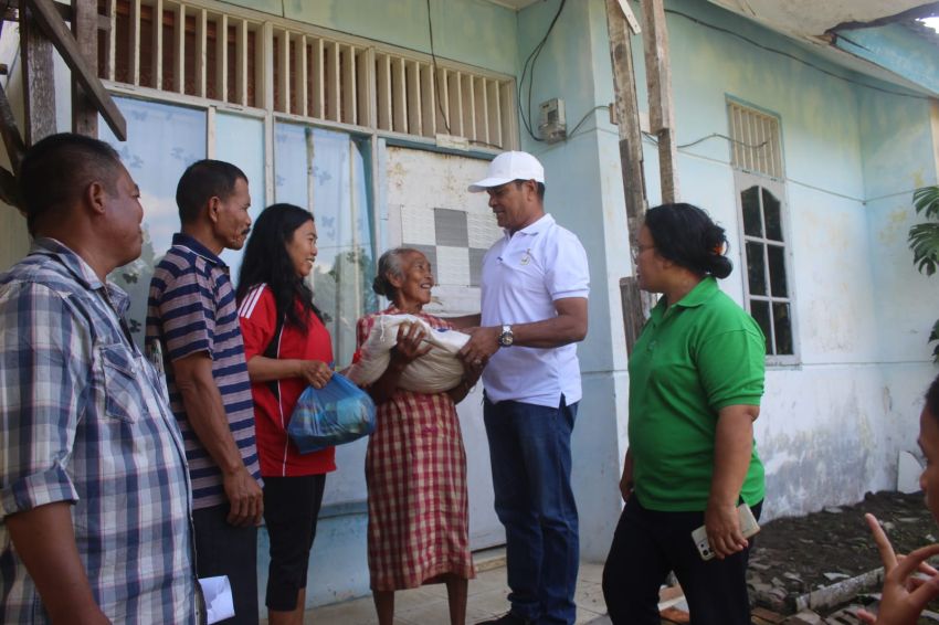 GMI Mahanaim Berbagi Kasih Natal, Salurkan Bingkisan Sembako untuk Warga Sekitar