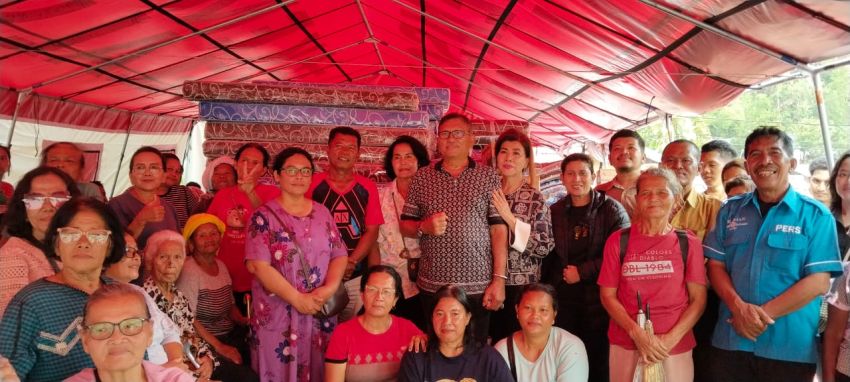 Putri DR GM Panggabean Pulang Kampung, Kunjungi Pengungsi Aek Parira Bawa Bantuan Kemanusiaan