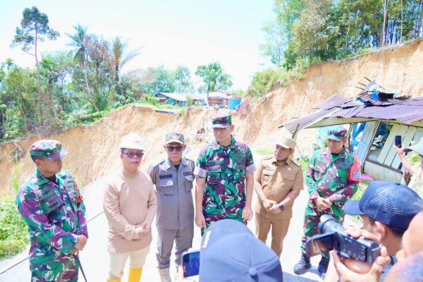 Bupati Masinton Dampingi Pangdam I BB Proyeksi Pengerjaan Jalan Nasional