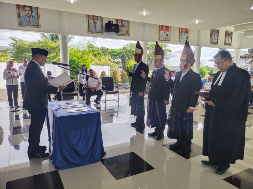 Bupati Simalungun Lantik 3 Dewan Pengawas PDAM Tirta Lihou Periode 2025-2029