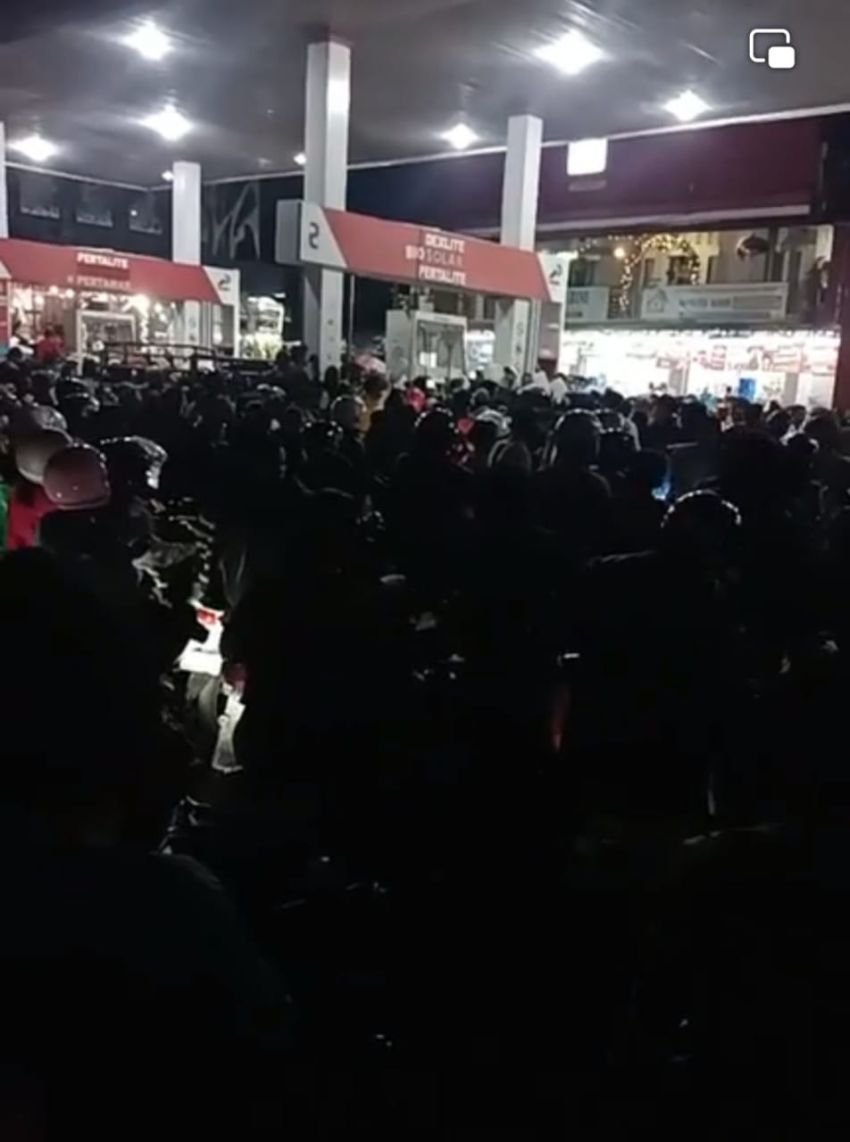 Chaos di SPBU Tarutung: Antrean Mengular, Warga Kompak Bunyikan Klakson