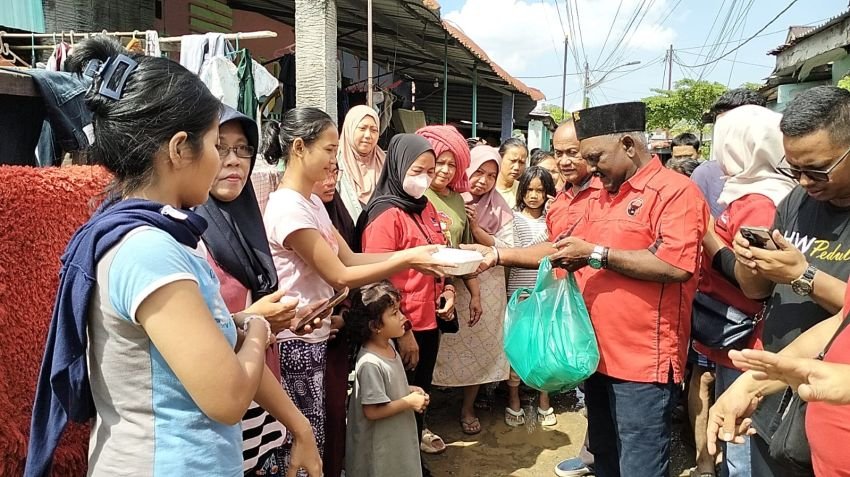 3.800 Warga Medan Terdampak Banjir Terima Bantuan Makanan dan Minuman