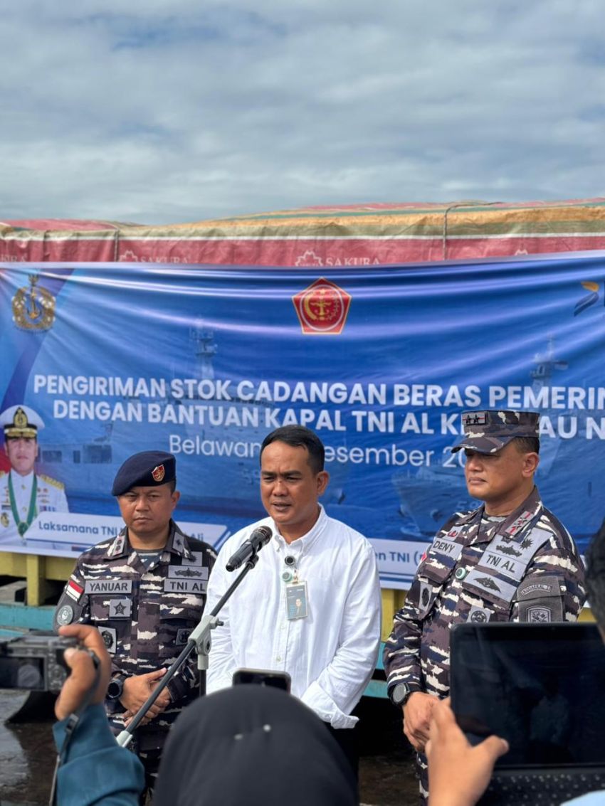 Bulog Sumut Kirim 320 Ton Beras CBP ke Nias dengan Kapal TNI AL