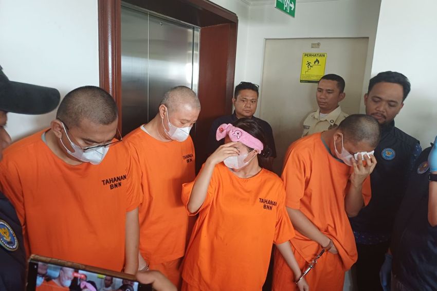BNN Bongkar &ldquo;Dapur&rdquo; Happy Water dan Liquid Vape di Apartemen Ancol, Empat Tersangka Diamankan