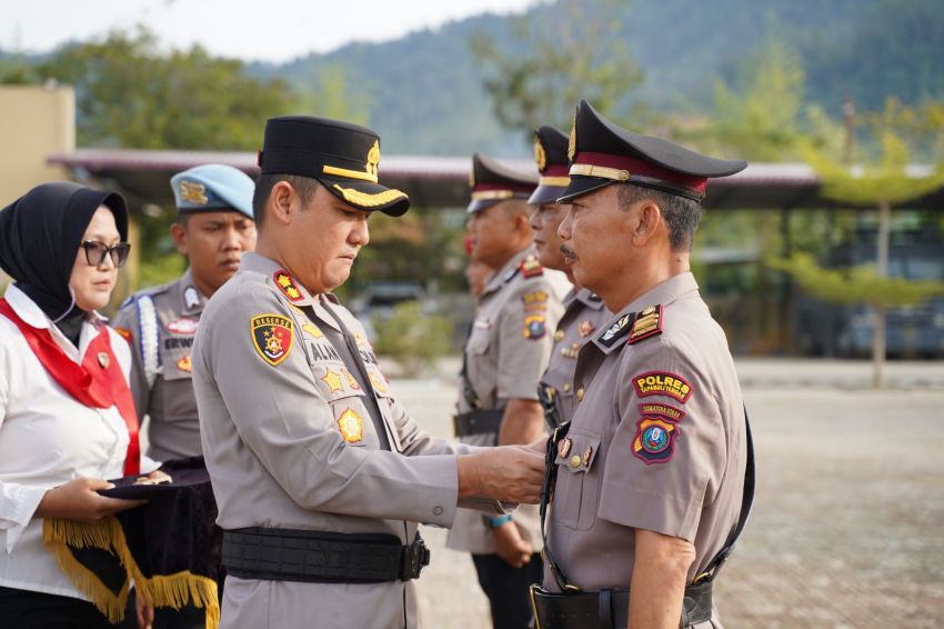 Kapolres Tapteng Pimpin Sertijab Dua Kasat dan Kapolsek