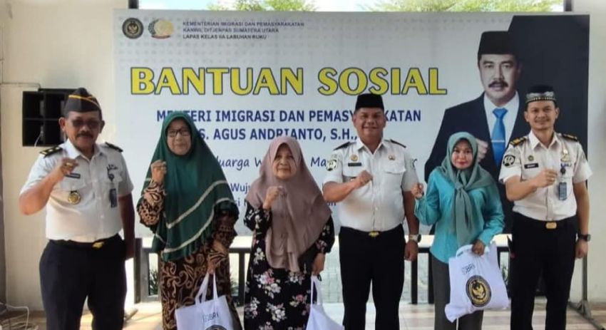 Wujud Kepedulian Sosial, Lapas Labuhan Ruku Berikan Bansos kepada Masyarakat