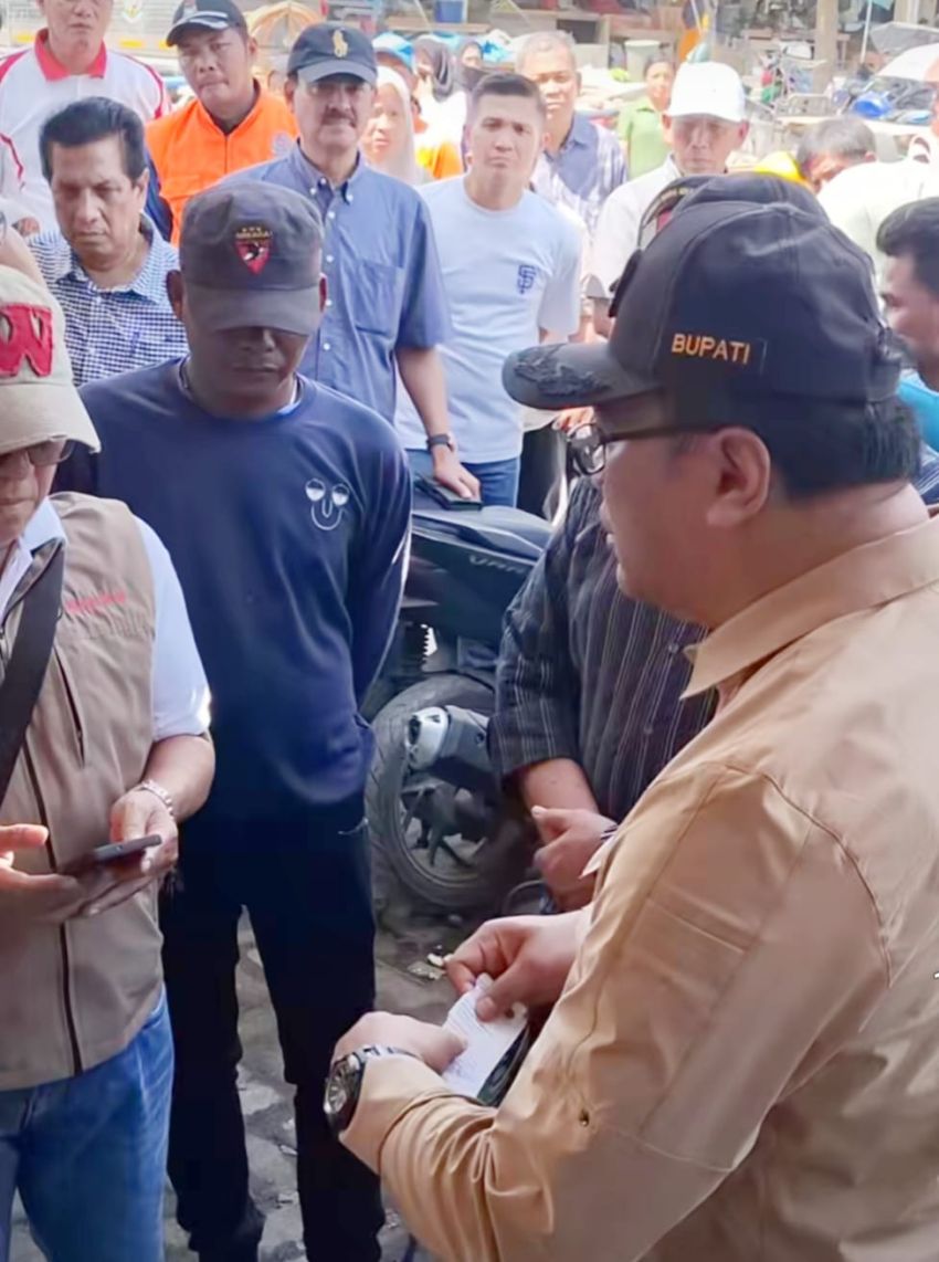 Bupati Deliserdang Marah, Kartu Petugas Parkir Disobek di Pasar Bakaranbatu