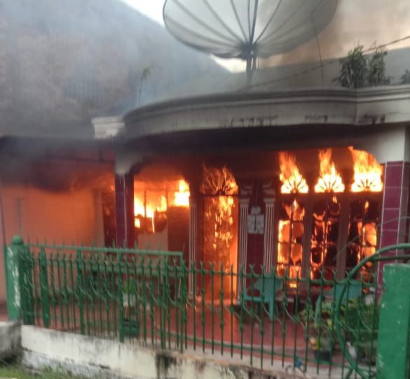 Satu Rumah Terbakar di Jalan Nias Siantar, Warga Sempat Heboh