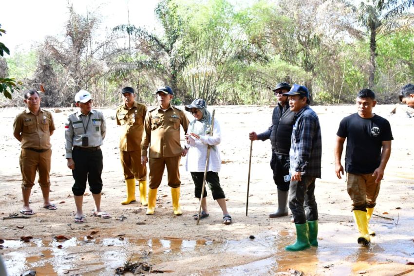 Wabup Tapteng Bersama Kementerian Pertanian Tinjau Lokasi Groundbreaking Rehabilitasi Lahan Sawah