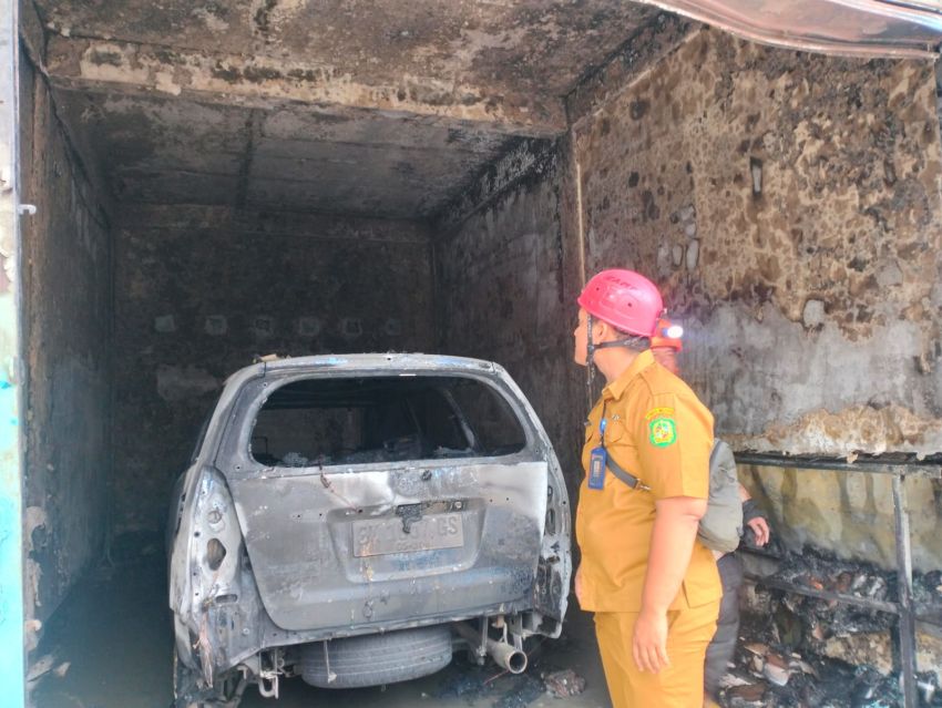 Satu Ruko Berlantai 3 dan 1 Mobil di Medan Area Terbakar