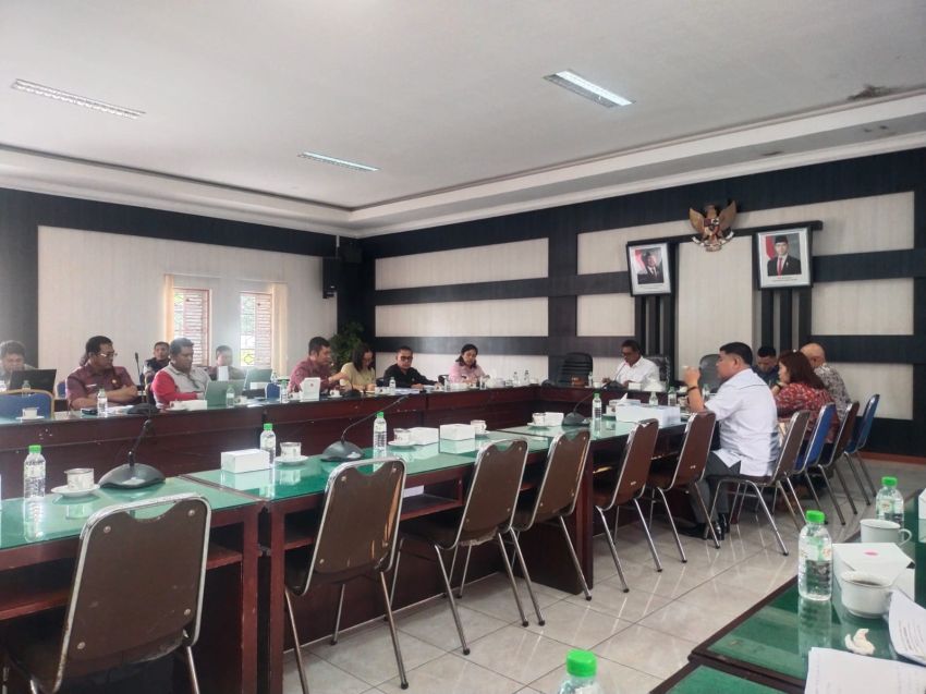 Ketua Bapemperda DPRD Simalungun Ingatkan Pimpinan OPD Serius Hadir Mengikuti Rapat